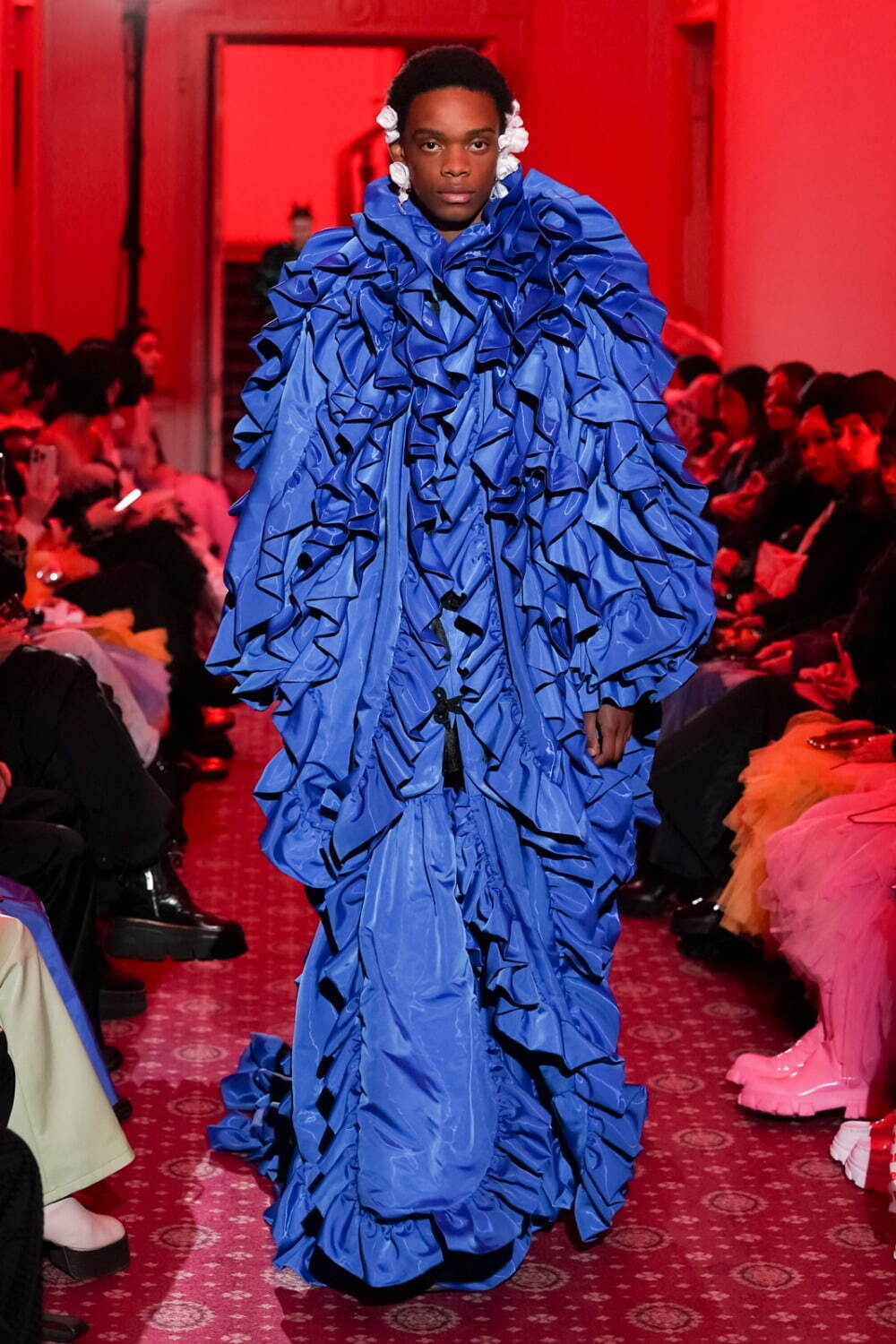 ヴィヴィアーノ 24-25年秋冬コレクション - 愛に溢れて、デザイナーの