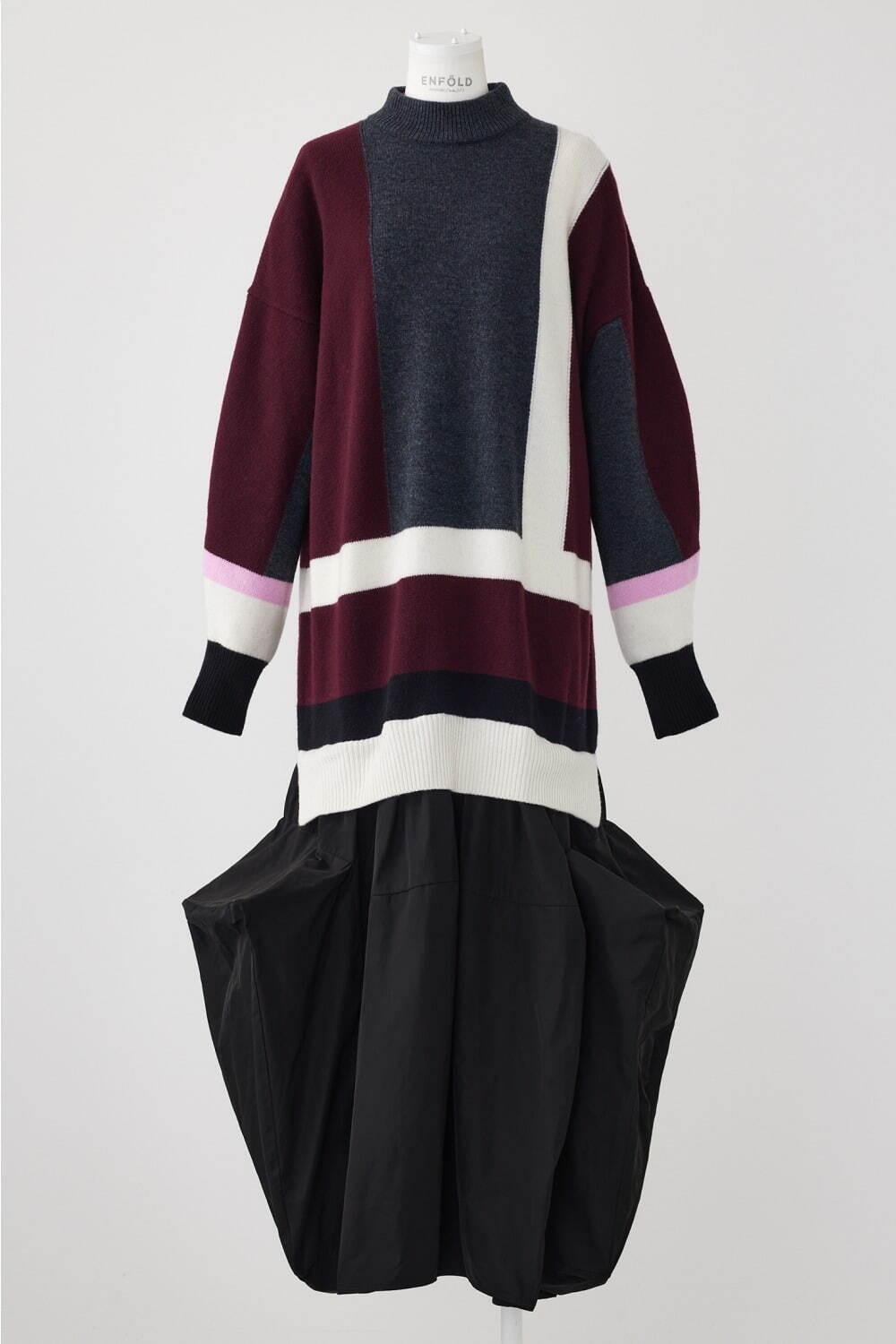 エンフォルド×ケイタマルヤマ、“花＆ぶどう”の刺繍入りニットや