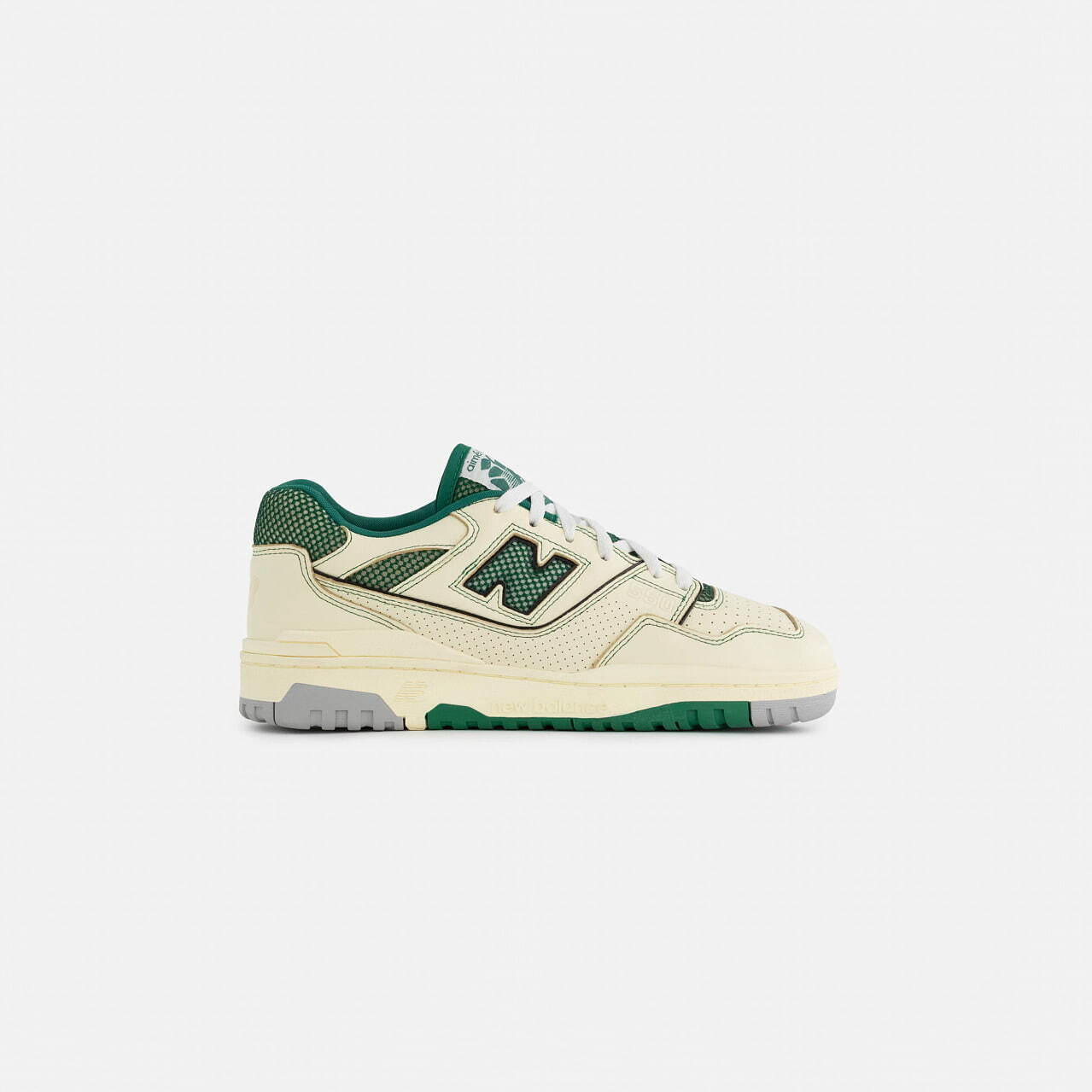 ニューバランス×エメ レオン ドレの「550」「650」スニーカー、白