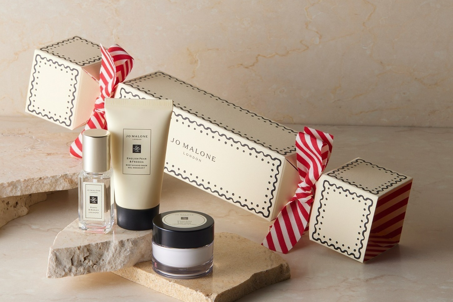 エルメス24年クリスマスコスメ、“まるでびっくり箱！”人気の「リップ