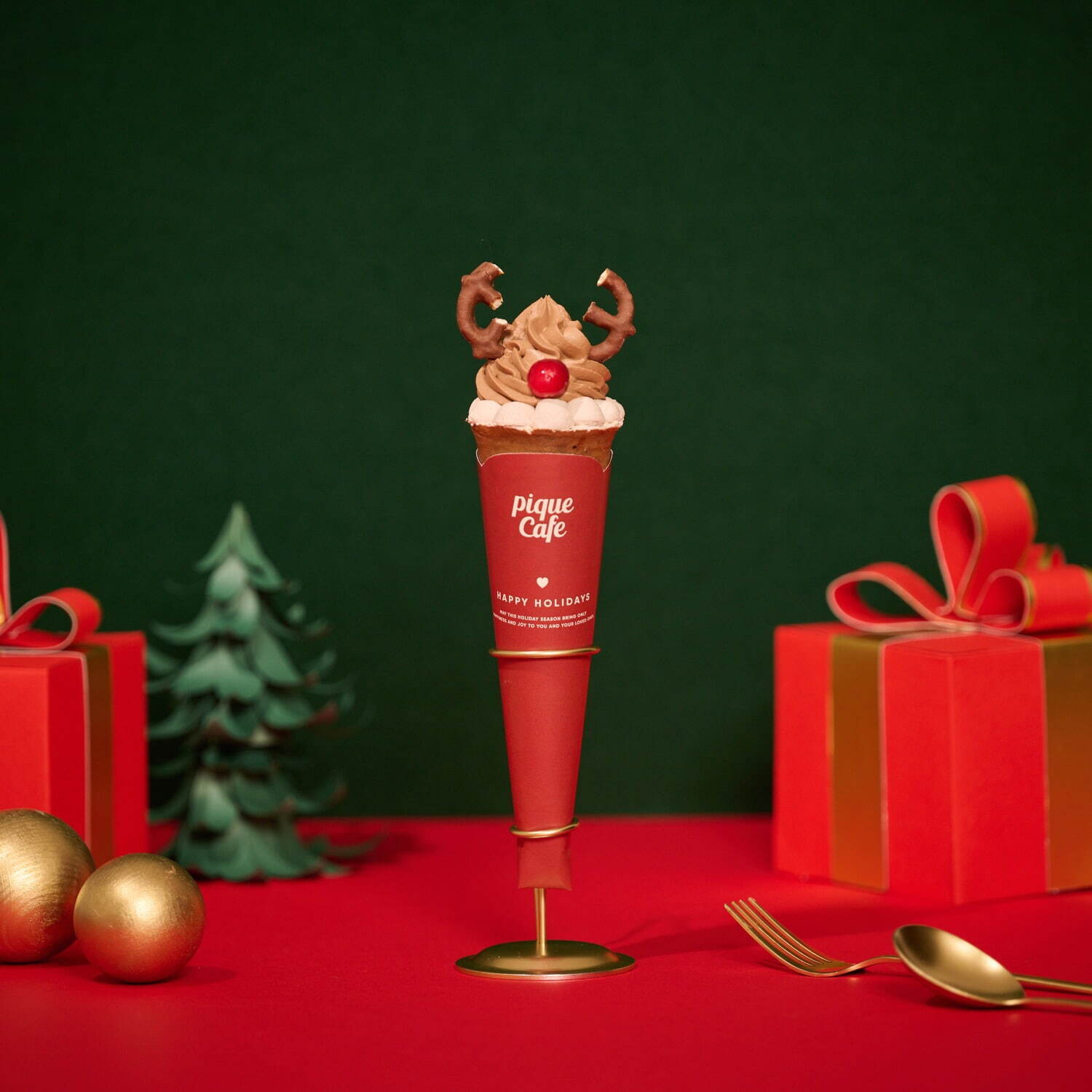 ジェラート ピケ カフェのクリスマス限定「サンタ＆トナカイ」クレープ