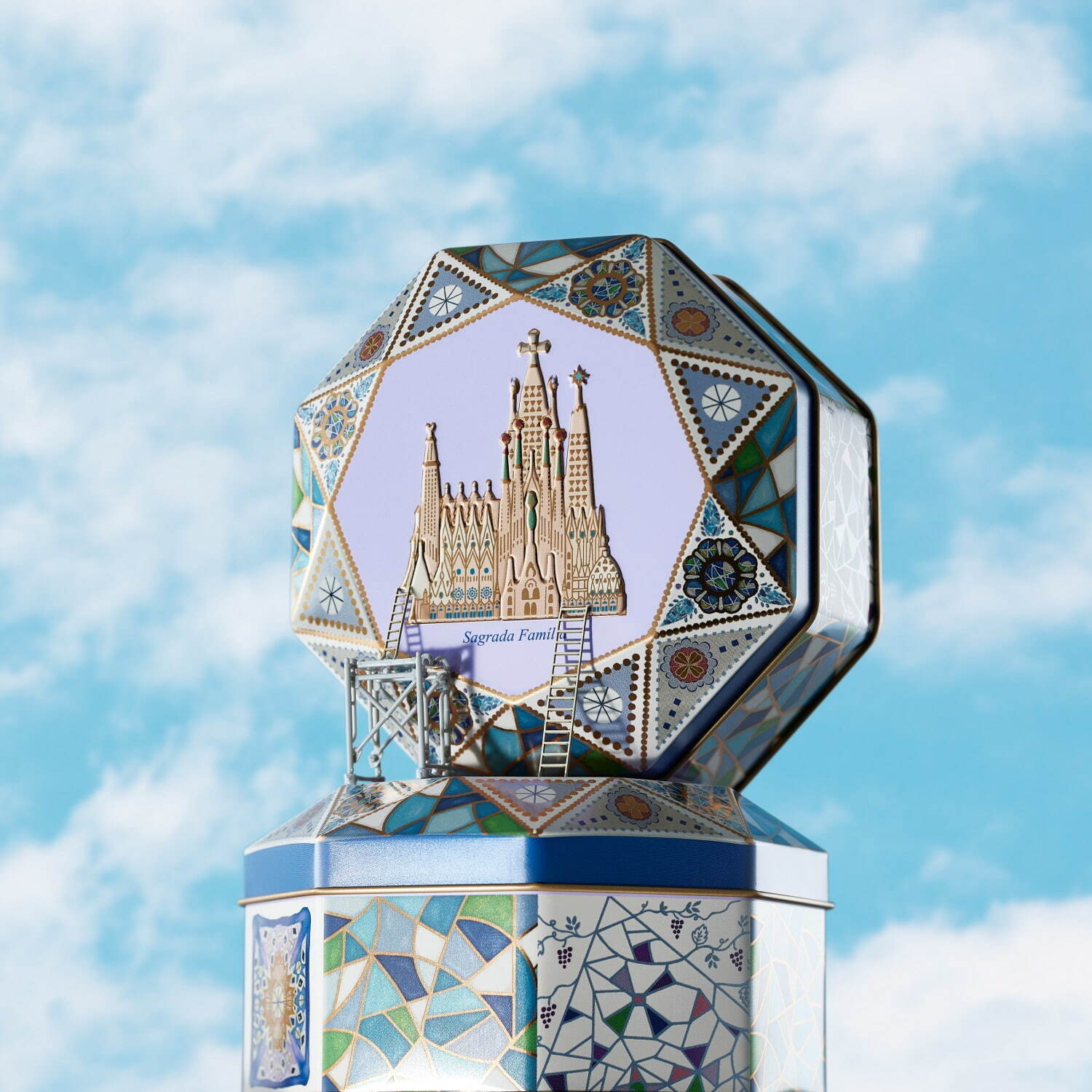 ガウディ建築着想の「サグラダ・ファミリア缶」”ステンドグラス輝く”お