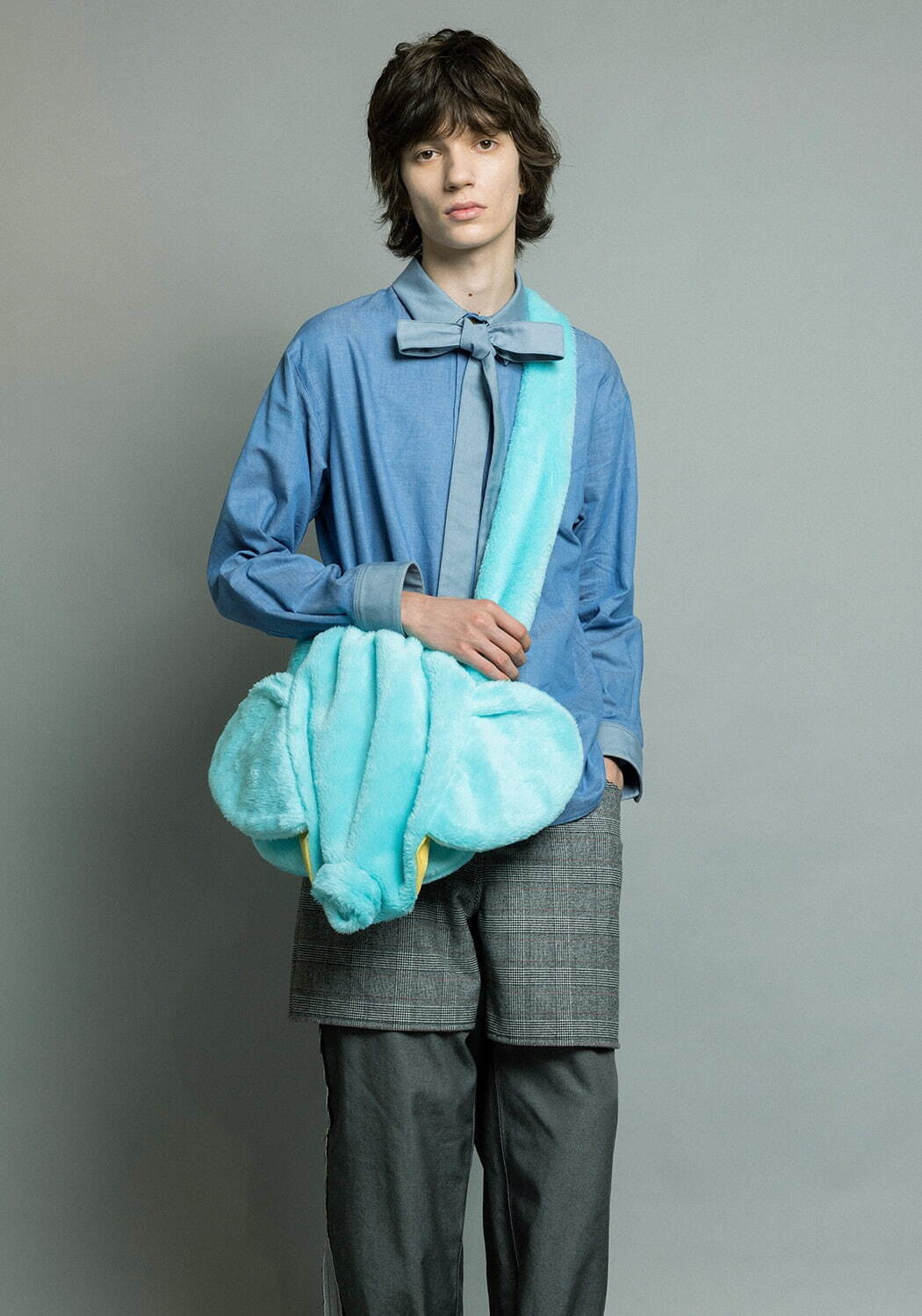 ミルクボーイ“ネズミ型”ショルダーバッグ、大きな耳のふわふわファー