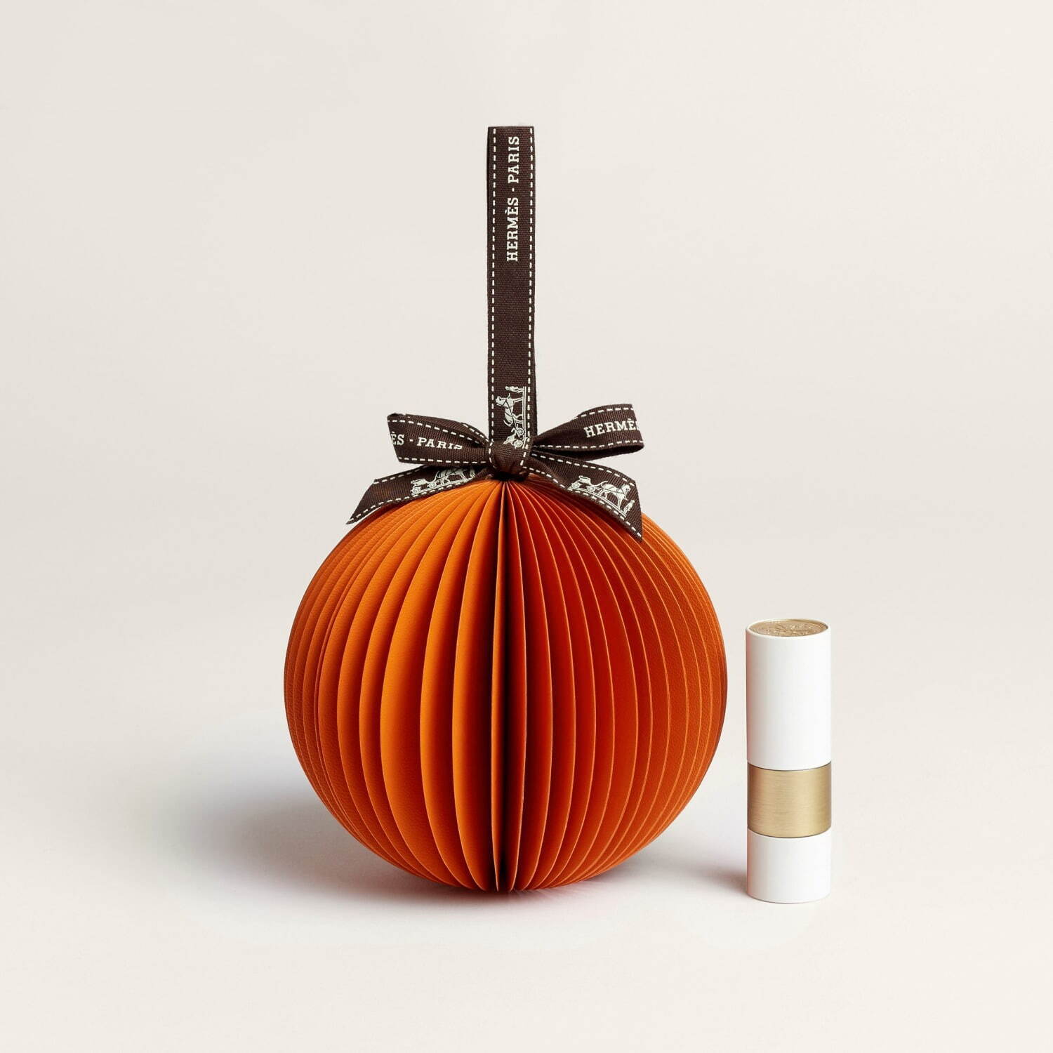 エルメス24年クリスマスコスメ、“まるでびっくり箱！”人気の「リップ