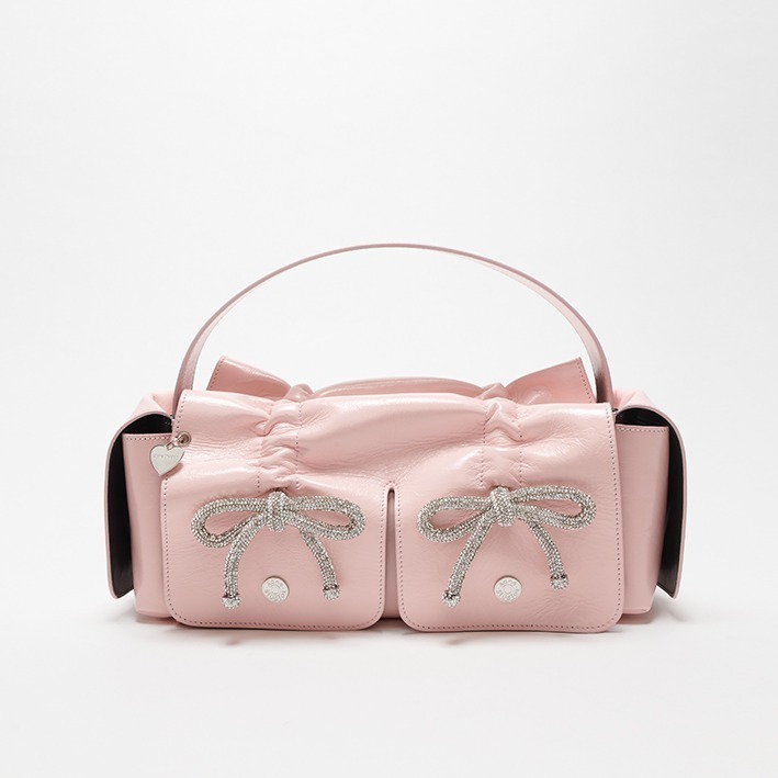 アクネ ストゥディオズ“煌めくクリスタルリボン”の「マルチポケット