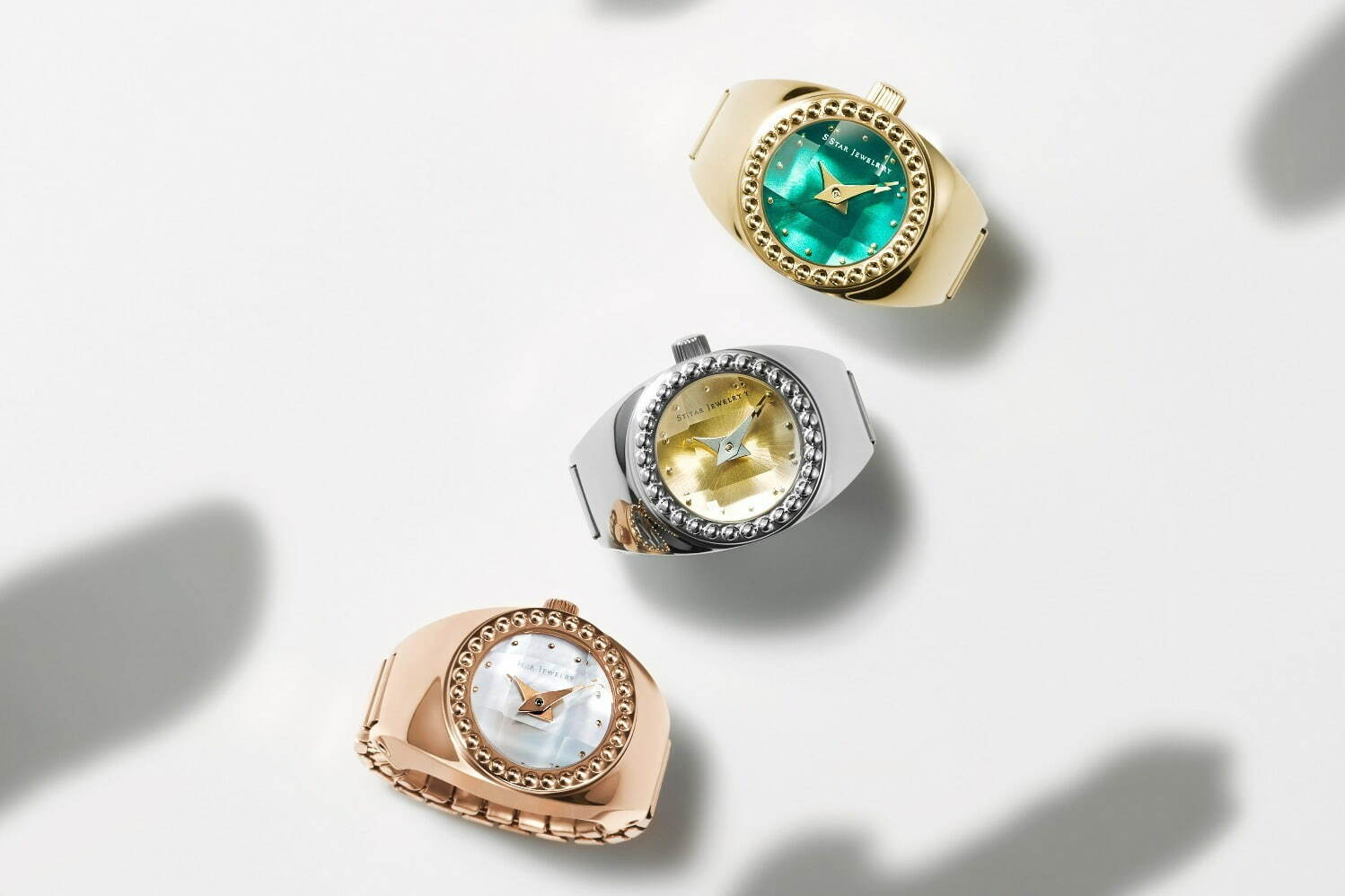 スタージュエリーのカラフルなリングウォッチが24年クリスマス限定で