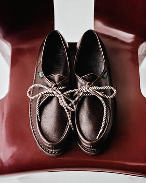 スタジオ ニコルソン×パラブーツのレザーシューズ、ダークブラウンの