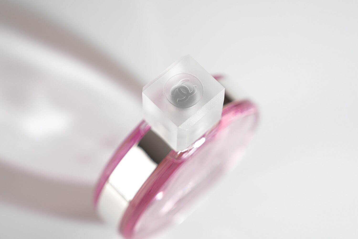 シャネル25年春コスメ、ピンクの「チャンス オー タンドゥル」にボディ