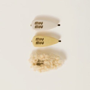 ミュウミュウ24年冬ヘアアクセサリー、