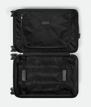 ボッテガ・ヴェネタ“編み込み模様”のスーツケース「オデッセイ」軽くて