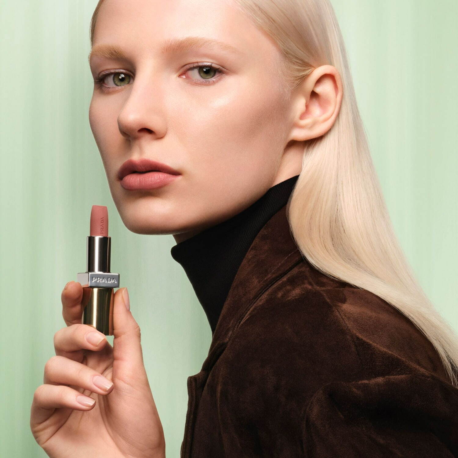 プラダ ビューティ2025年春リップ、「プラダ モノクローム」に限定