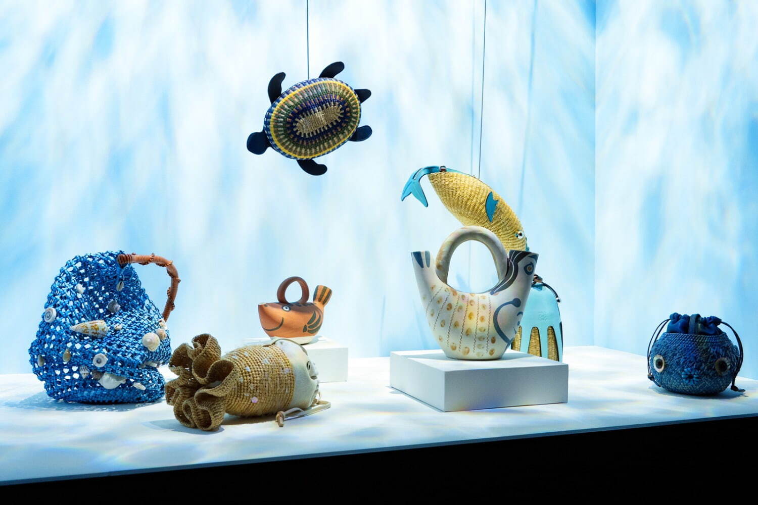 ロエベ初の大型展覧会「ロエベ クラフテッド・ワールド」展が原宿で