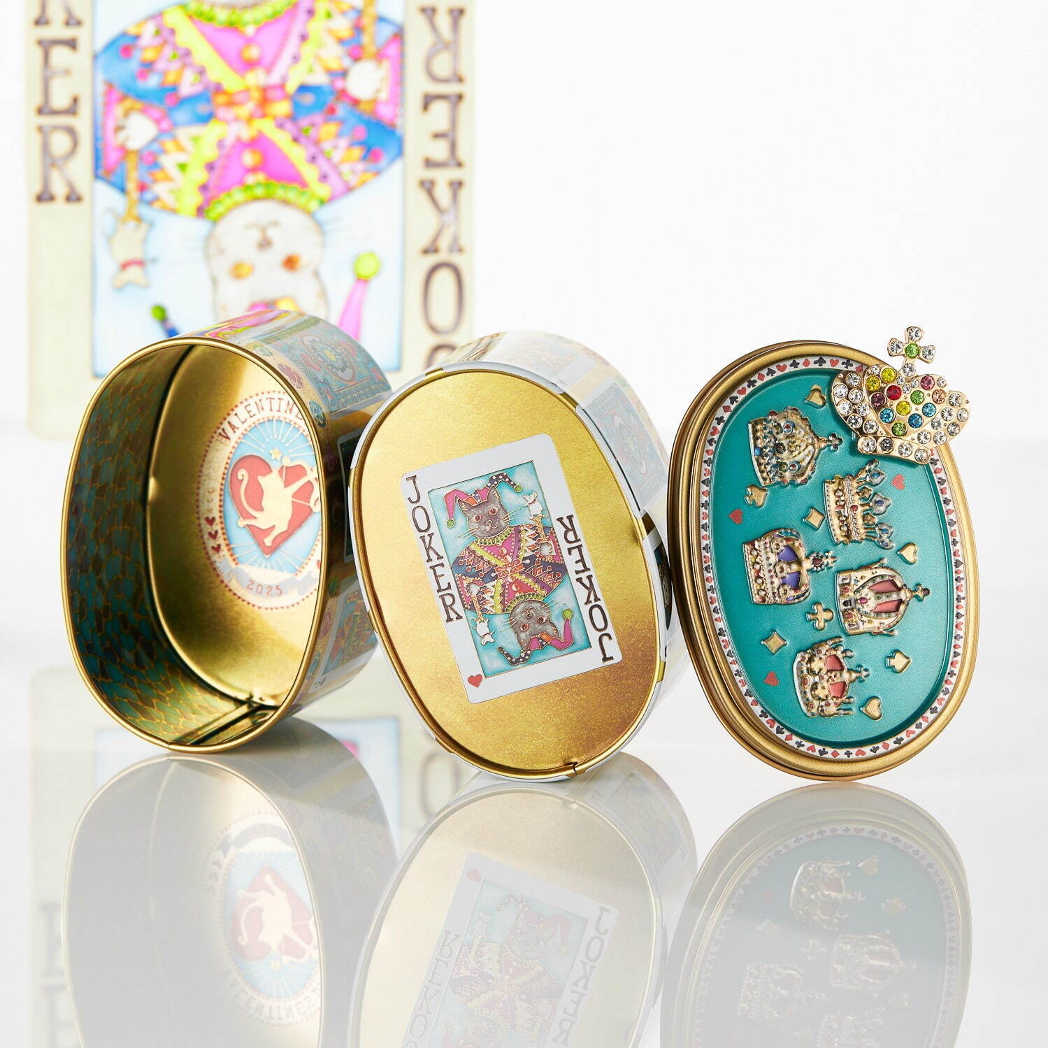 写真12/14｜「ネコのトランプ缶」宝石煌めく“王冠マグネット”付き