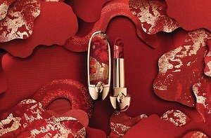 ゲラン25年干支“ヘビ”着想春コスメ、マーブル模様のレッドリップ＆蛇