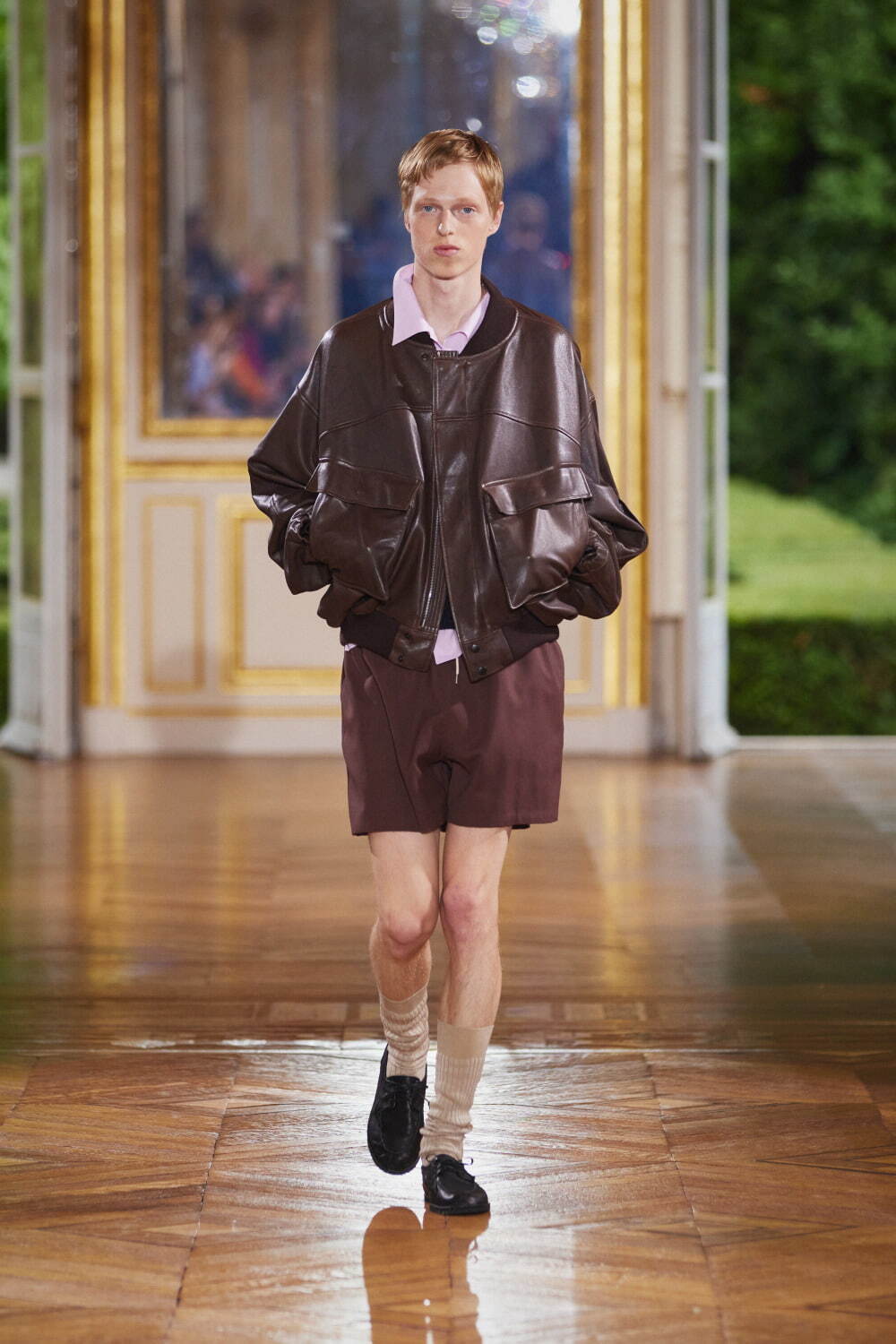 オーラリー 2025年春夏コレクション - 公園を行き交う、軽やかな洗練