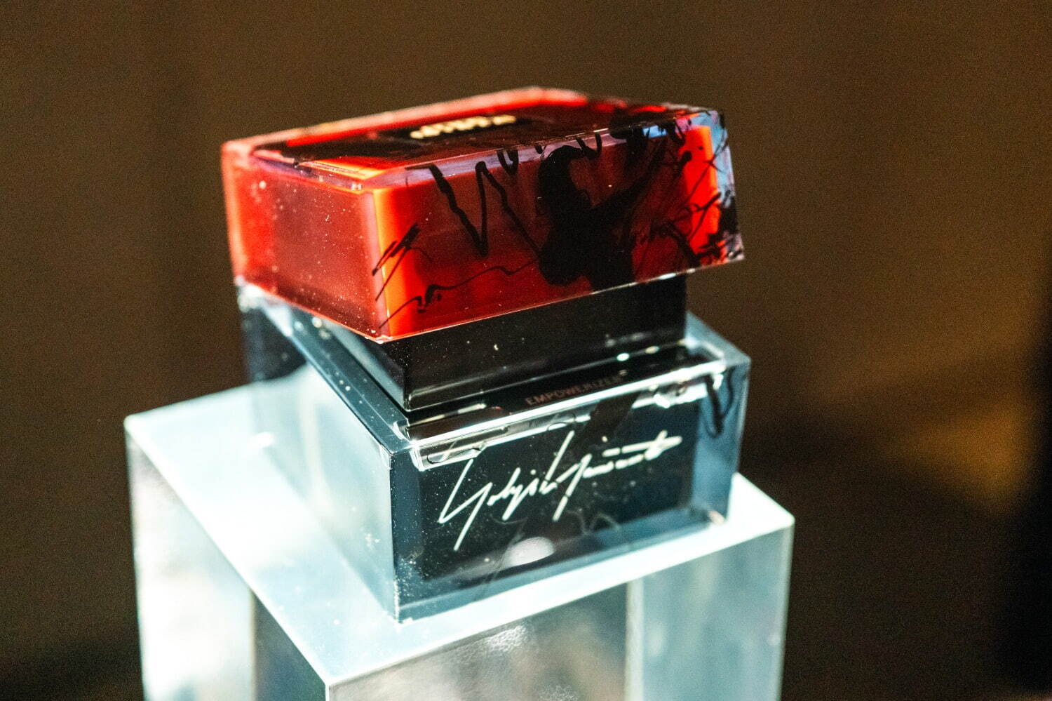 ザ・ギンザ×ヨウジヤマモト、“山本耀司の手描きドローイング”配した最