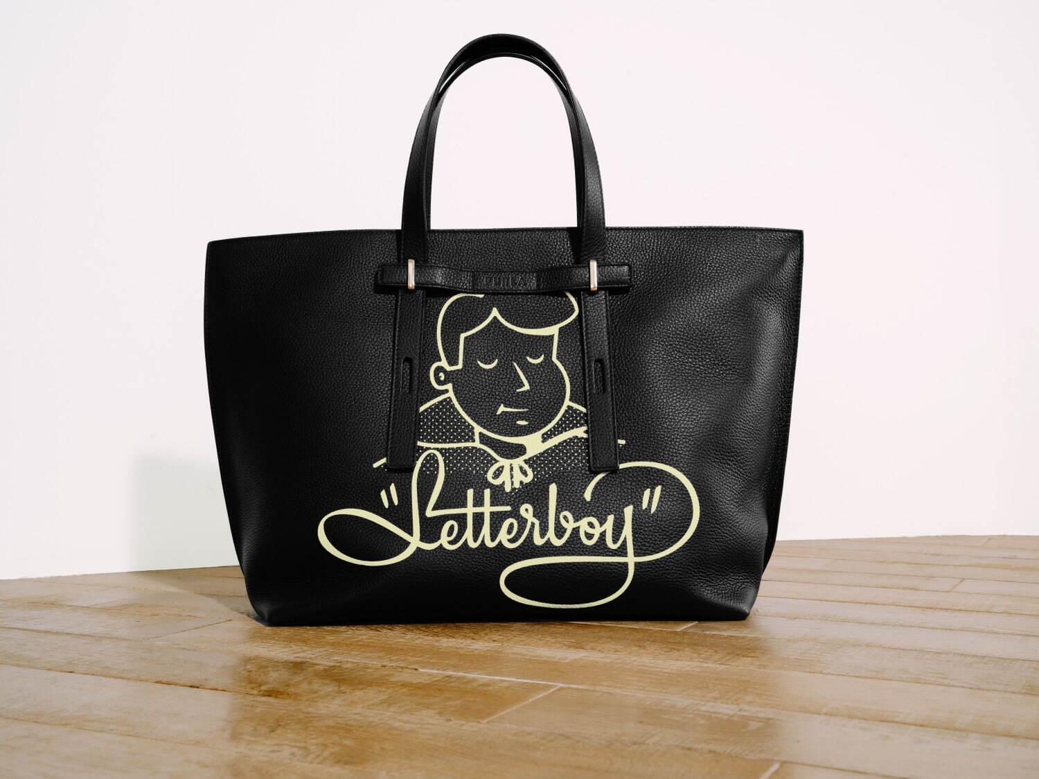 フルラのトートバッグ「フルラ ジョベ」“ロゴ＆花”をポップなアートで