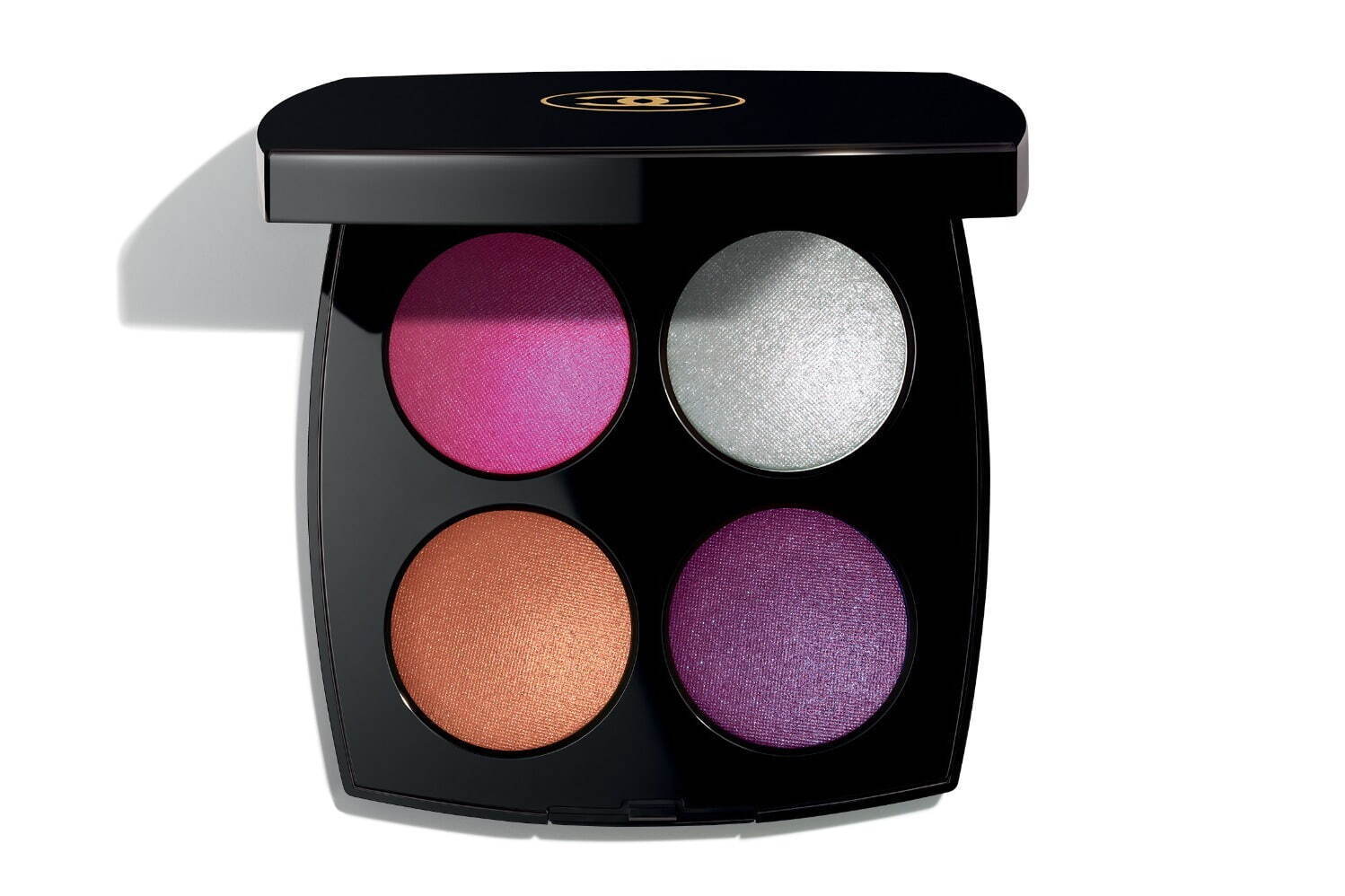 シャネル2024年クリスマスコスメ「魔法の冬物語」テーマの“雪の結晶