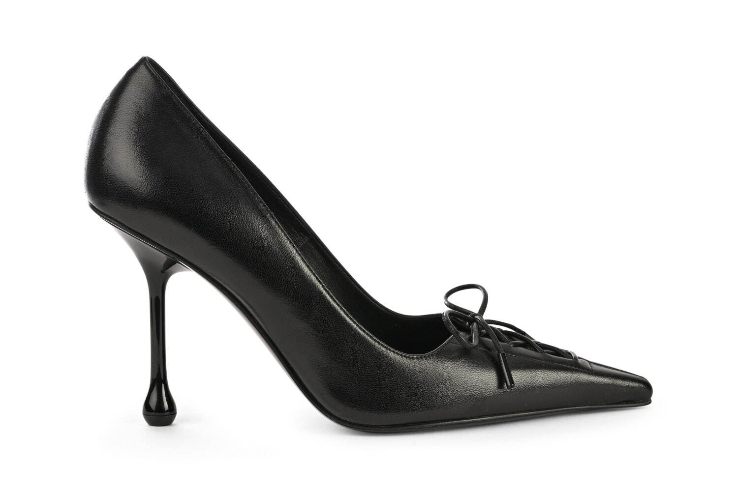 ジミー チュウ25年秋ウィメンズ、コルセット風パンプス「スカーレット