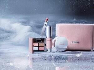 エトヴォス25年クリスマスコフレ、ひんやり煌めくアイパレやマカロン