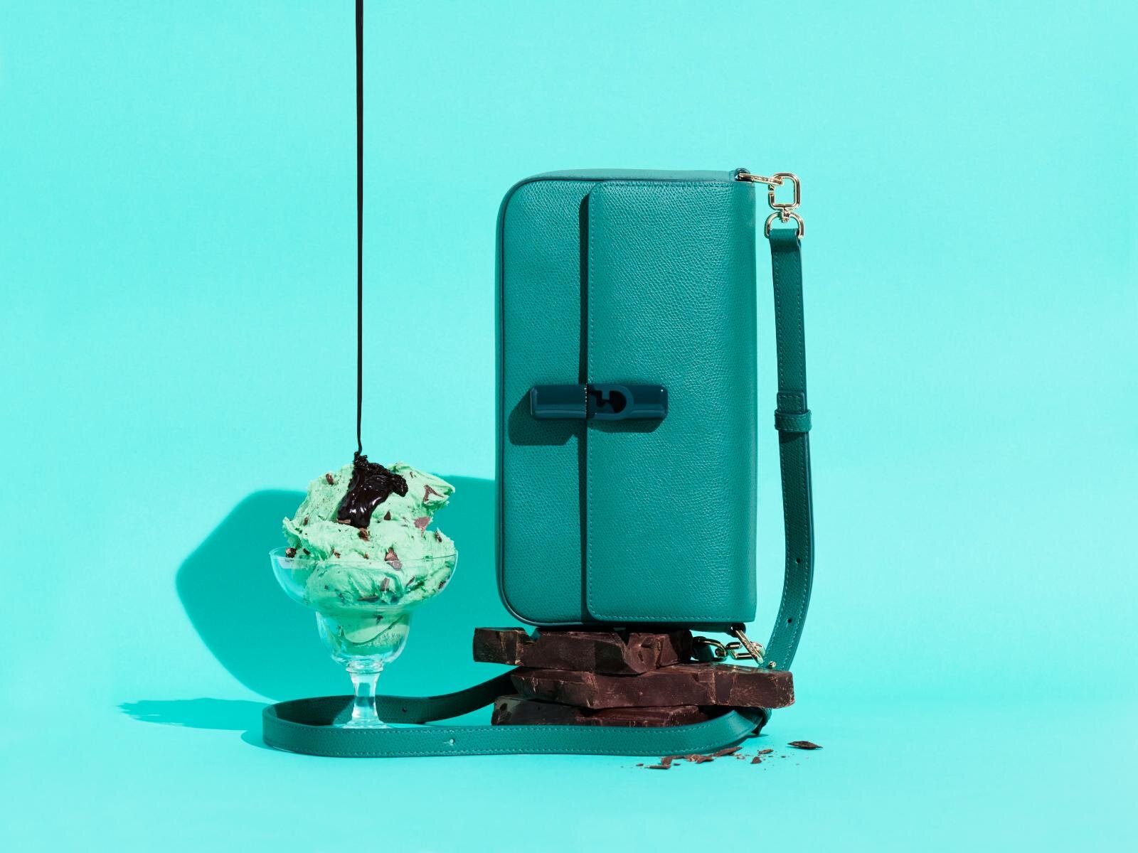 フルラ“ジェラートカラー”のレザーバッグ「フルラ イリデ」フレッシュ