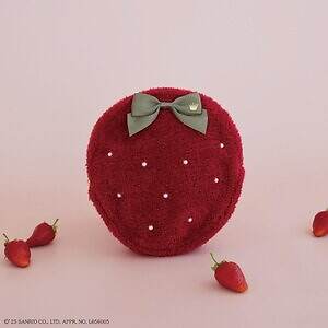 メゾン ド フルール×サンリオ「月間いちご新聞」”いちご柄衣装”の