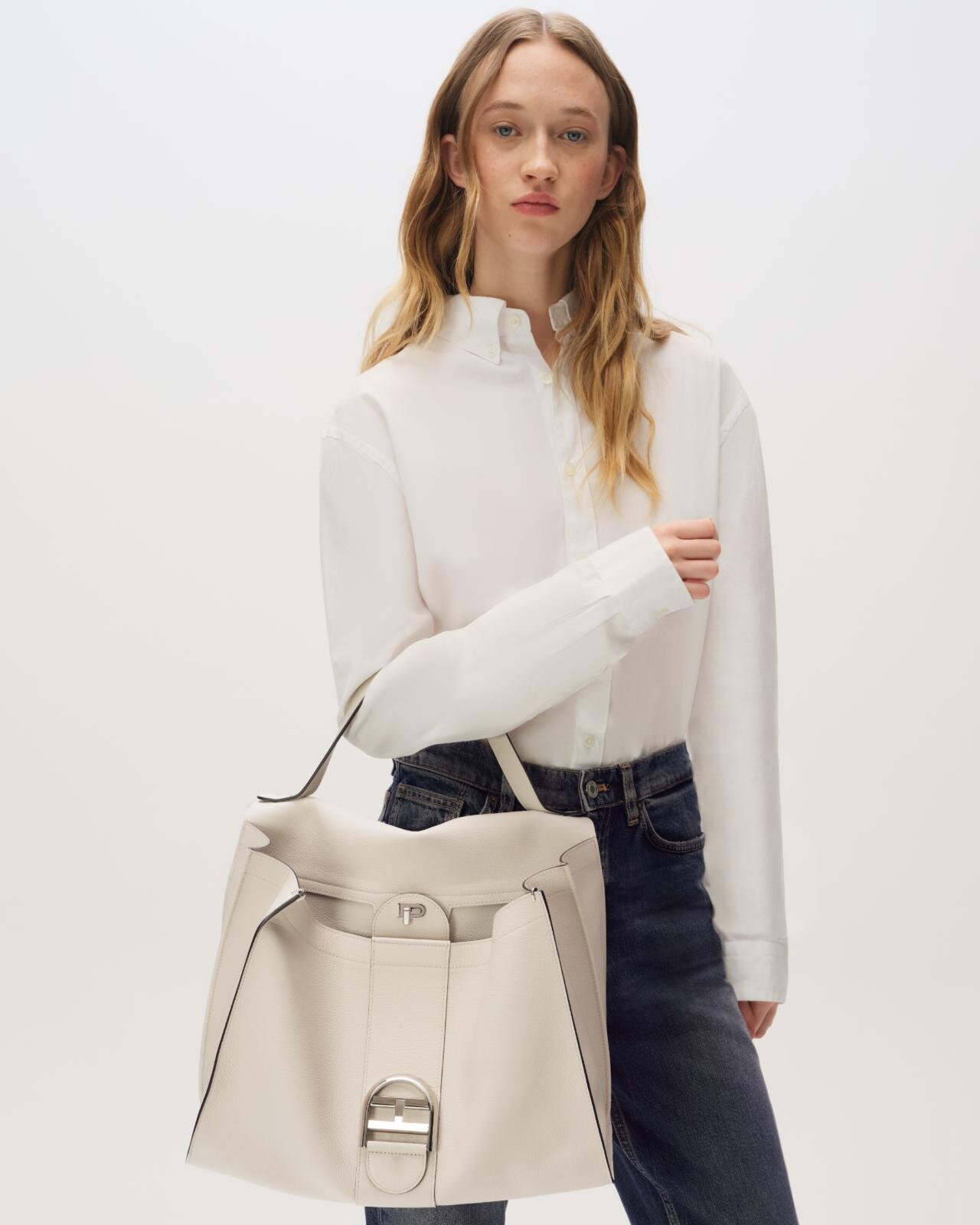 デルヴォーの柔らかレザーバッグ「ブリヨン テンポ」肩掛け＆ハンドル