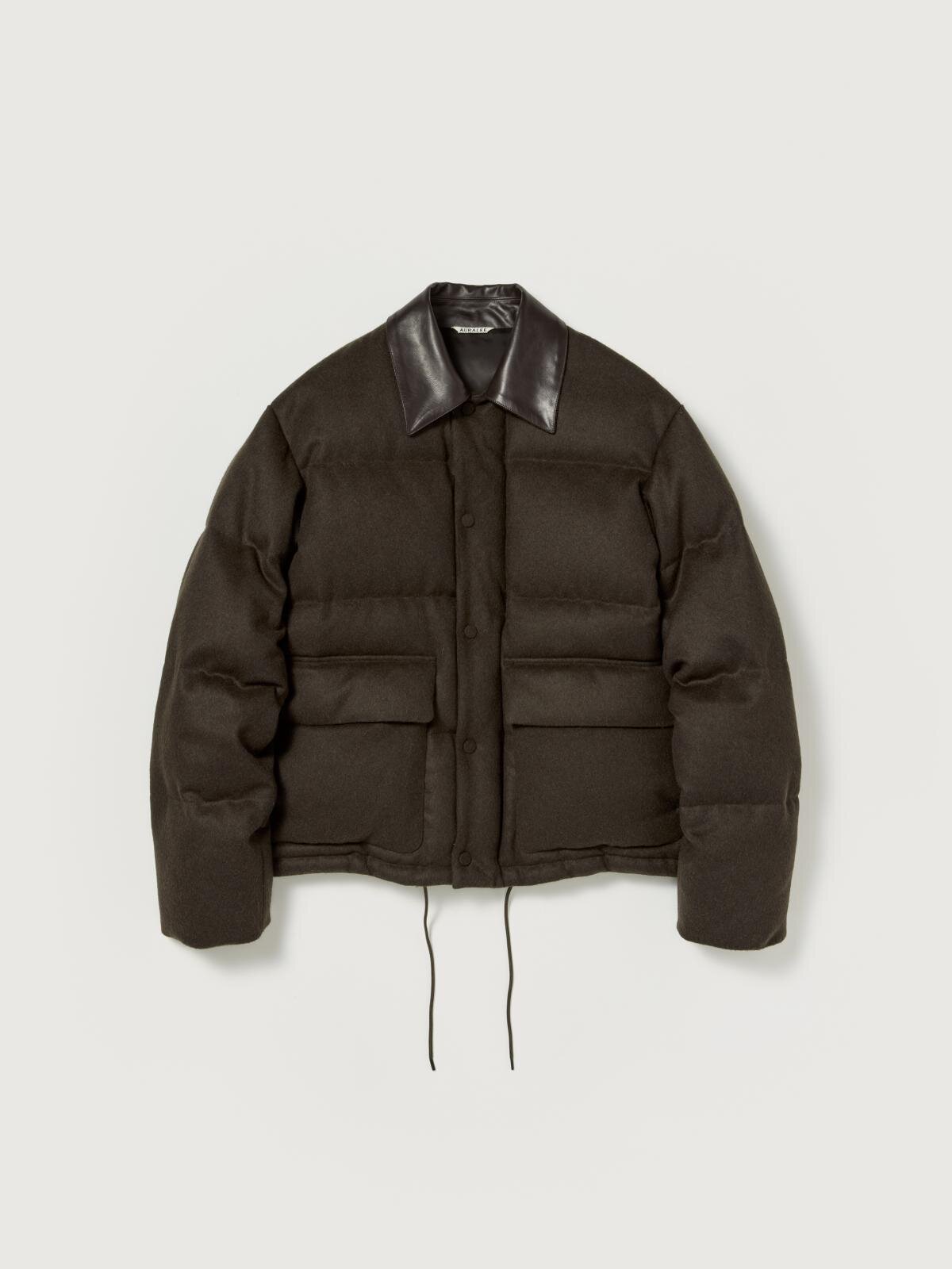 オーラリー25年秋冬メンズアウター、“翡翠カラー”のダウンジャケット