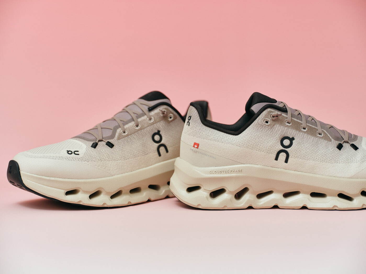 オンのスニーカー「クラウドティルト」“空洞”ソール×ニットメッシュ