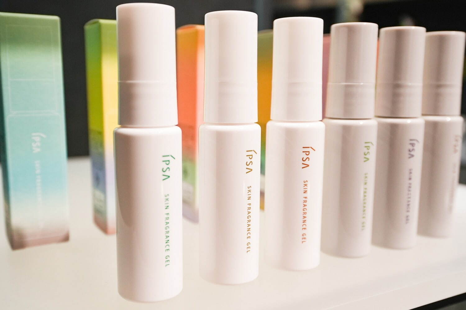 イプサからスキンケア発想のフレグランスジェル誕生、“朝露の庭”など