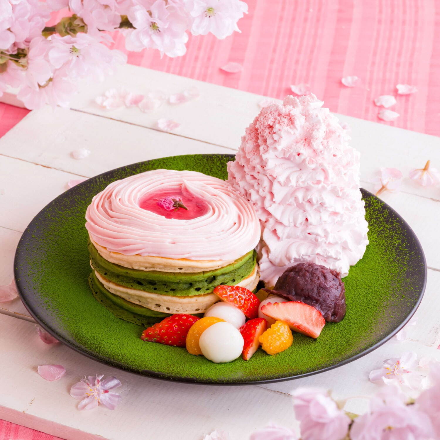エッグスンシングス「桜ブロッサムパンケーキ」桜クリーム×抹茶の和風