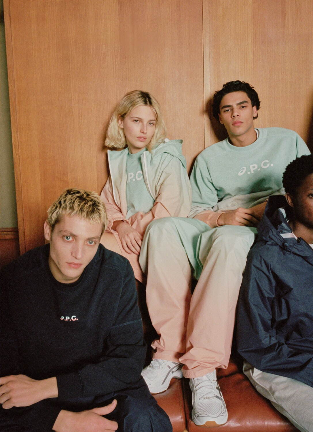 A.P.C.とアシックスがコラボ、シルバーラインの「ゲルカヤノ 14