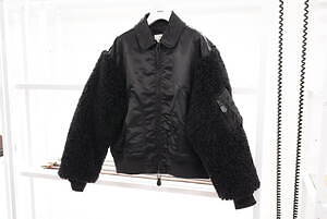 ハイク2025年秋冬の注目アウター、“ボア素材”の切り替えダッフルコート