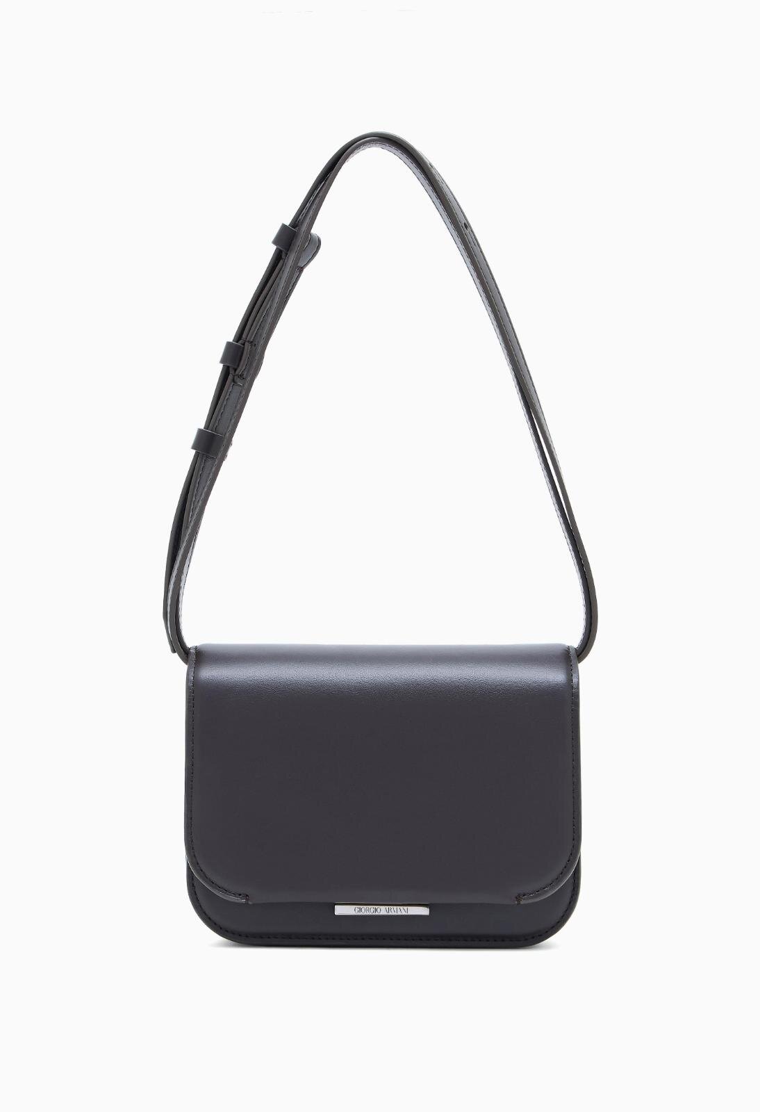 ジョルジオ アルマーニ“ジャケットのラペル”着想レザーバッグ