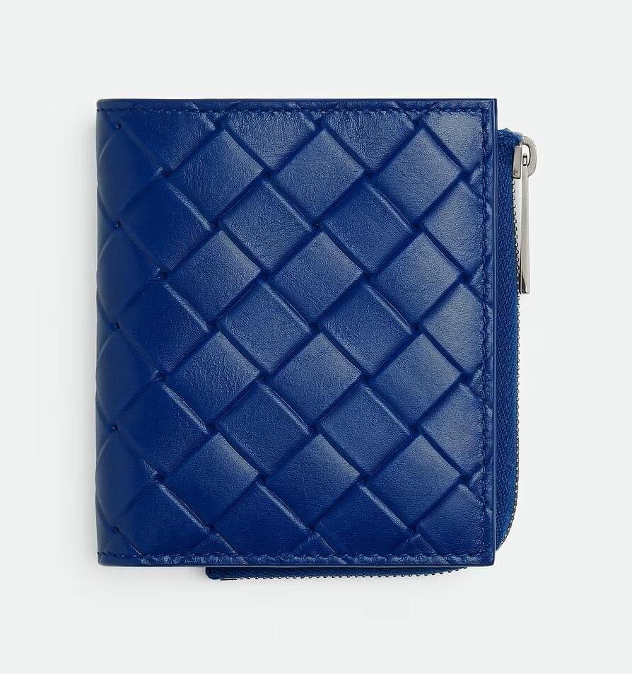 ボッテガ・ヴェネタのレザー財布、編み込み“イントレチャート風”加工