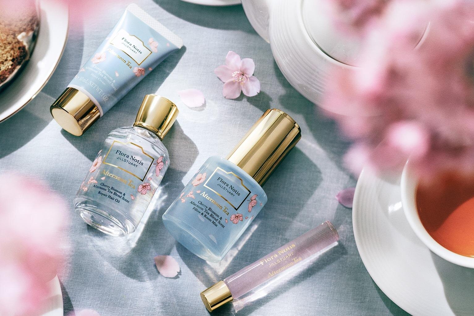 プラダ ビューティ24年クリスマスコフレ第2弾、三角形のミニ香水