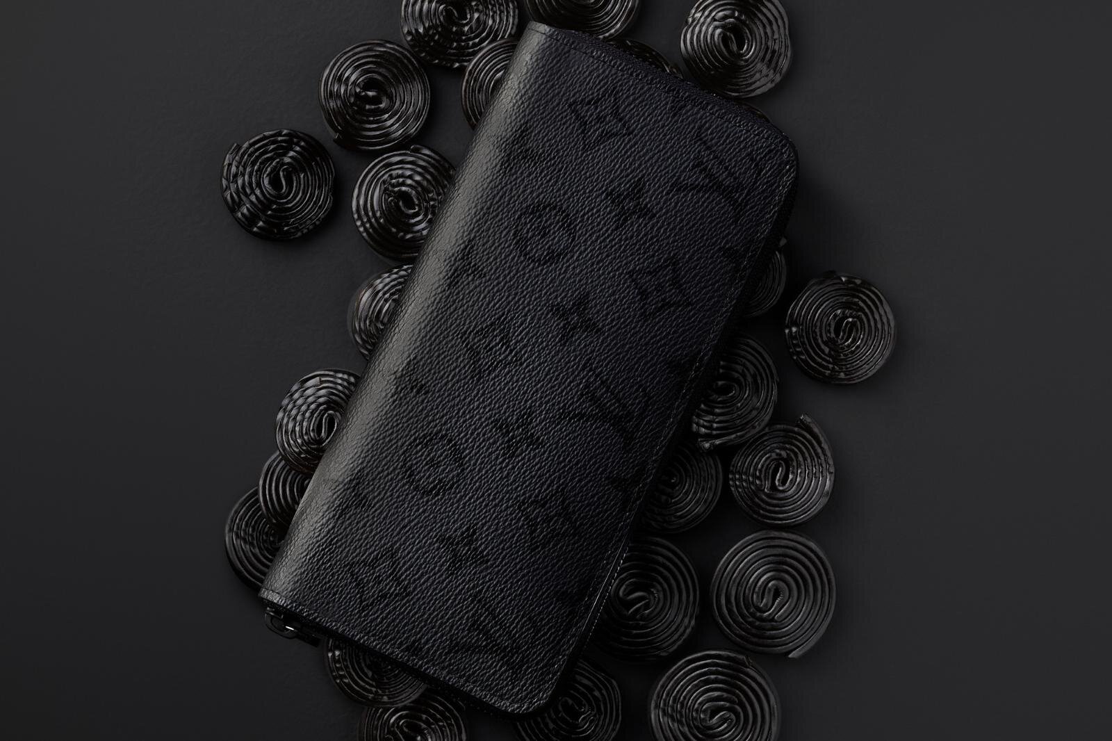 グッチ23年秋冬“ハイビスカスレッド×クリスタル GGキャンバス”のカード