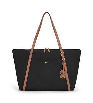 トゥミ“馬具”着想レザー×ナイロントートバッグ、馬モチーフのレザー