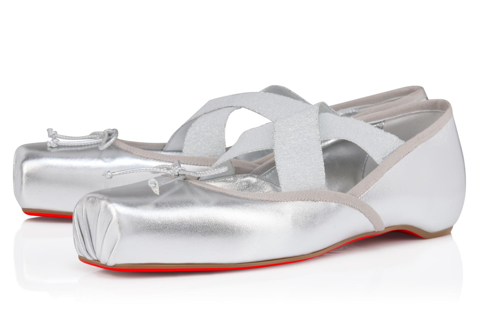 ツモリチサト×レペットのコラボシューズ - 足元からネコが顔を出す