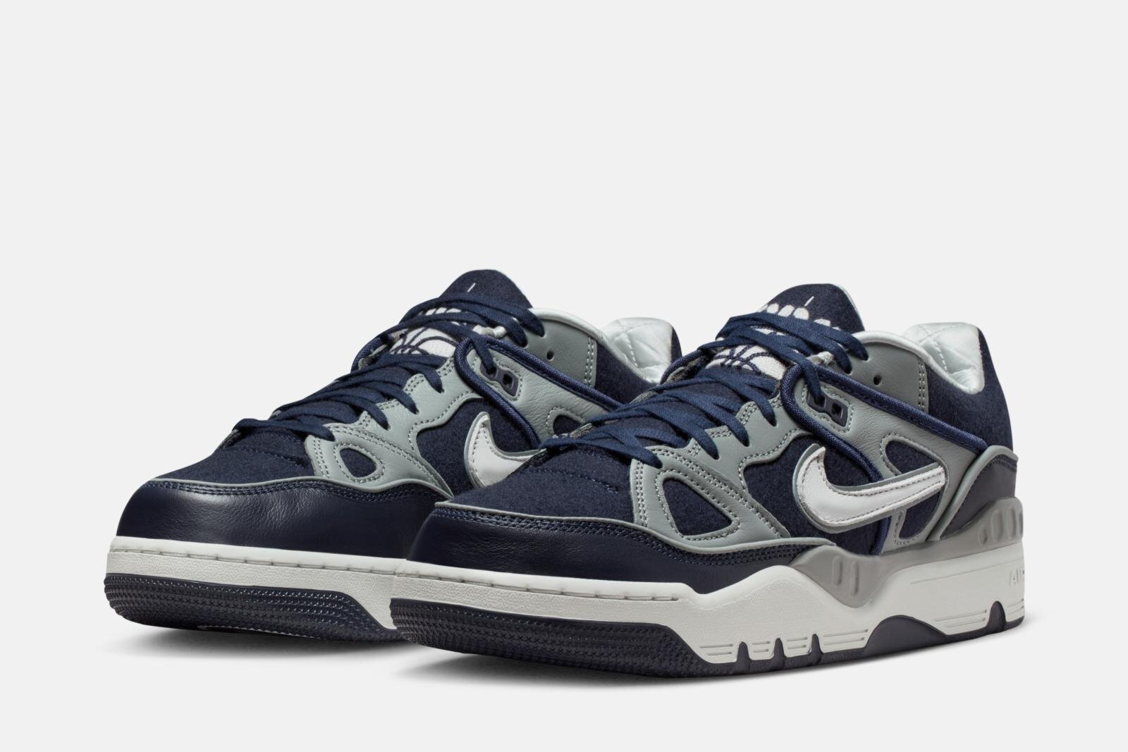 ナイキ×sacaiコラボスニーカー、“2重になった”立体的なスウッシュ