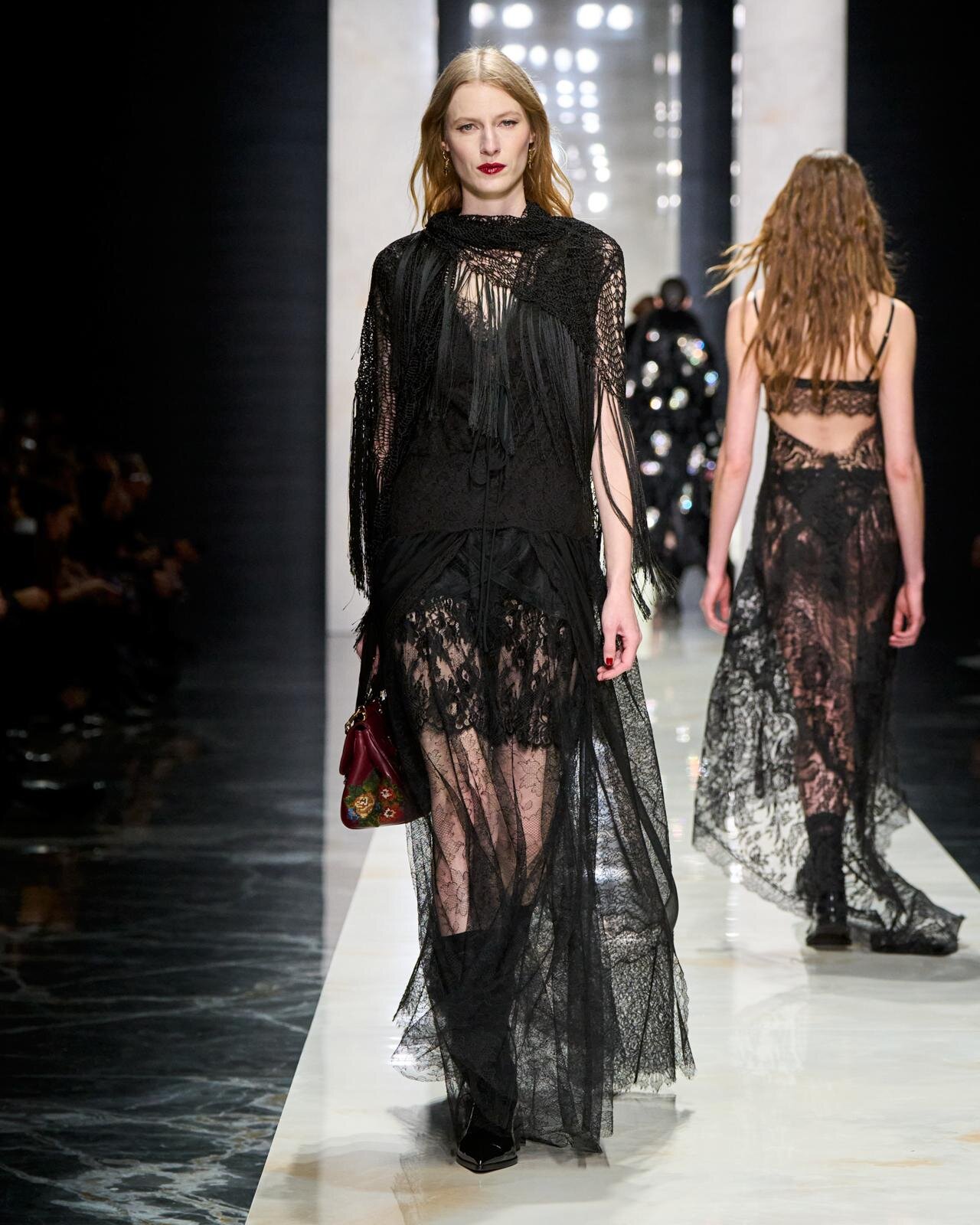 ドルチェ＆ガッバーナ 2026-27年秋冬コレクション - 厳格な黒の世界に