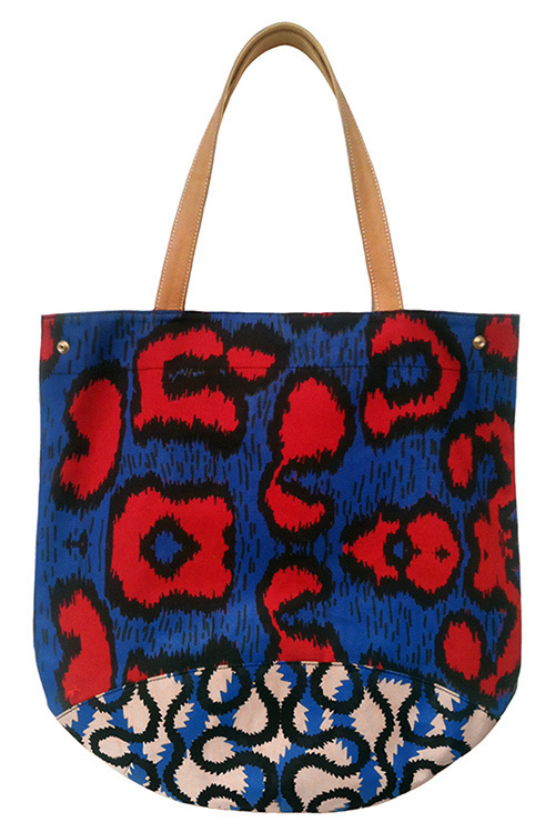 ヴィヴィアン・ウエストウッドのエスニックな雰囲気漂うアフリカバッグ