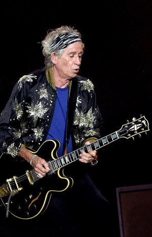 ザ・ローリング・ストーンズのキース・リチャーズがサンローランで