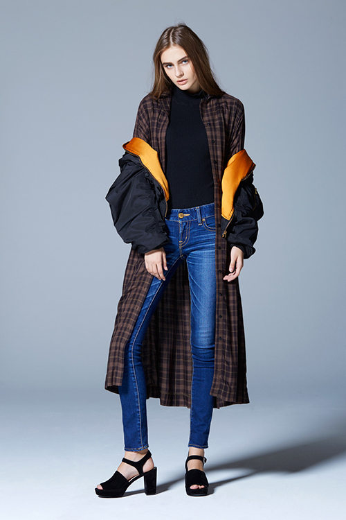 マウジーの新ジーンズ「リバース スキニー」脚を一番美しく見せる