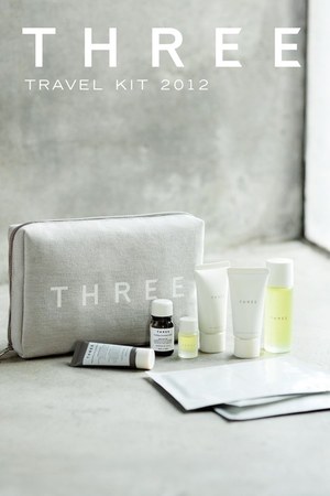 旅先でディープなお手入れが楽しめるTHREE トラベルキットが数量限定で