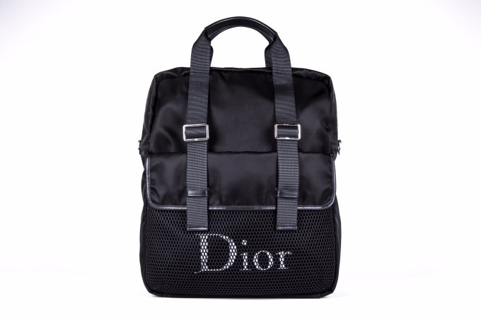 ディオール オムの新作バッグ - 黒地のナイロンキャンバス製バック