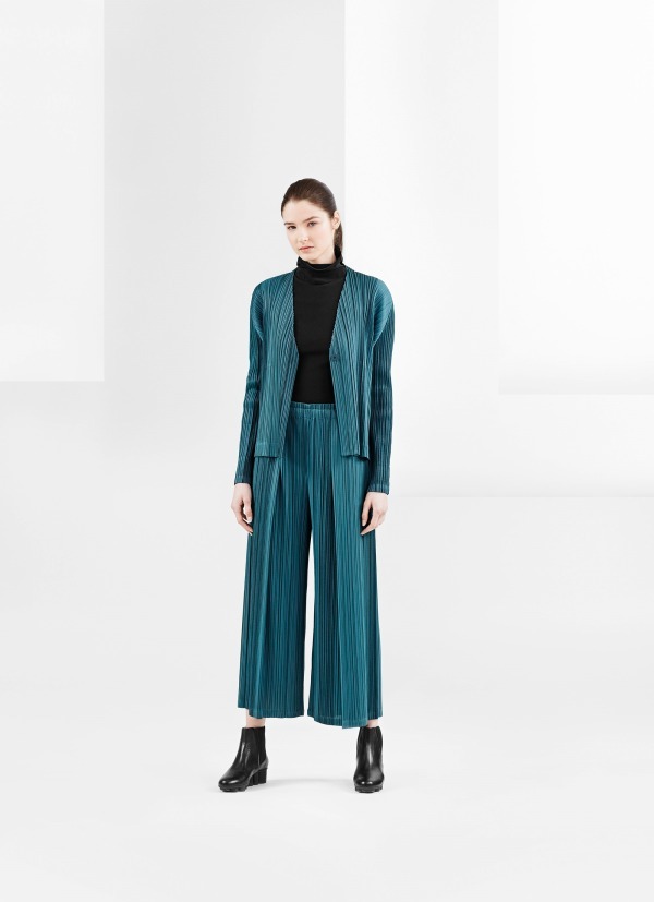 プリーツ プリーズ イッセイ ミヤケの新作、自然が描く“縞の世界”を