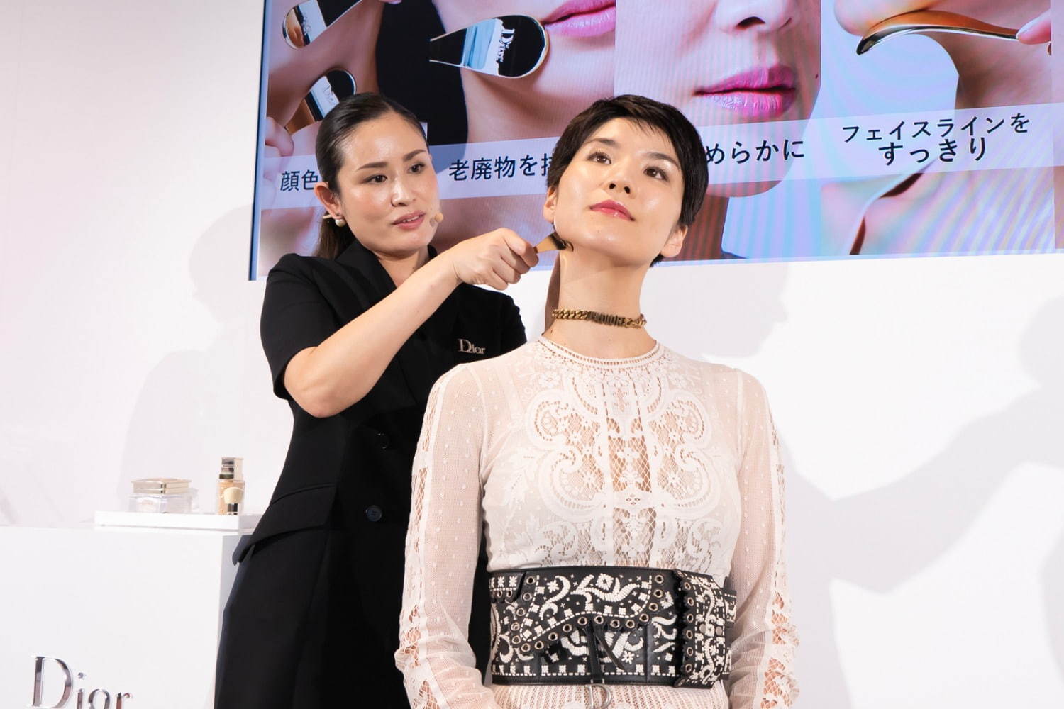 ディオールから“花びら型”金のマッサージ アプリケーター