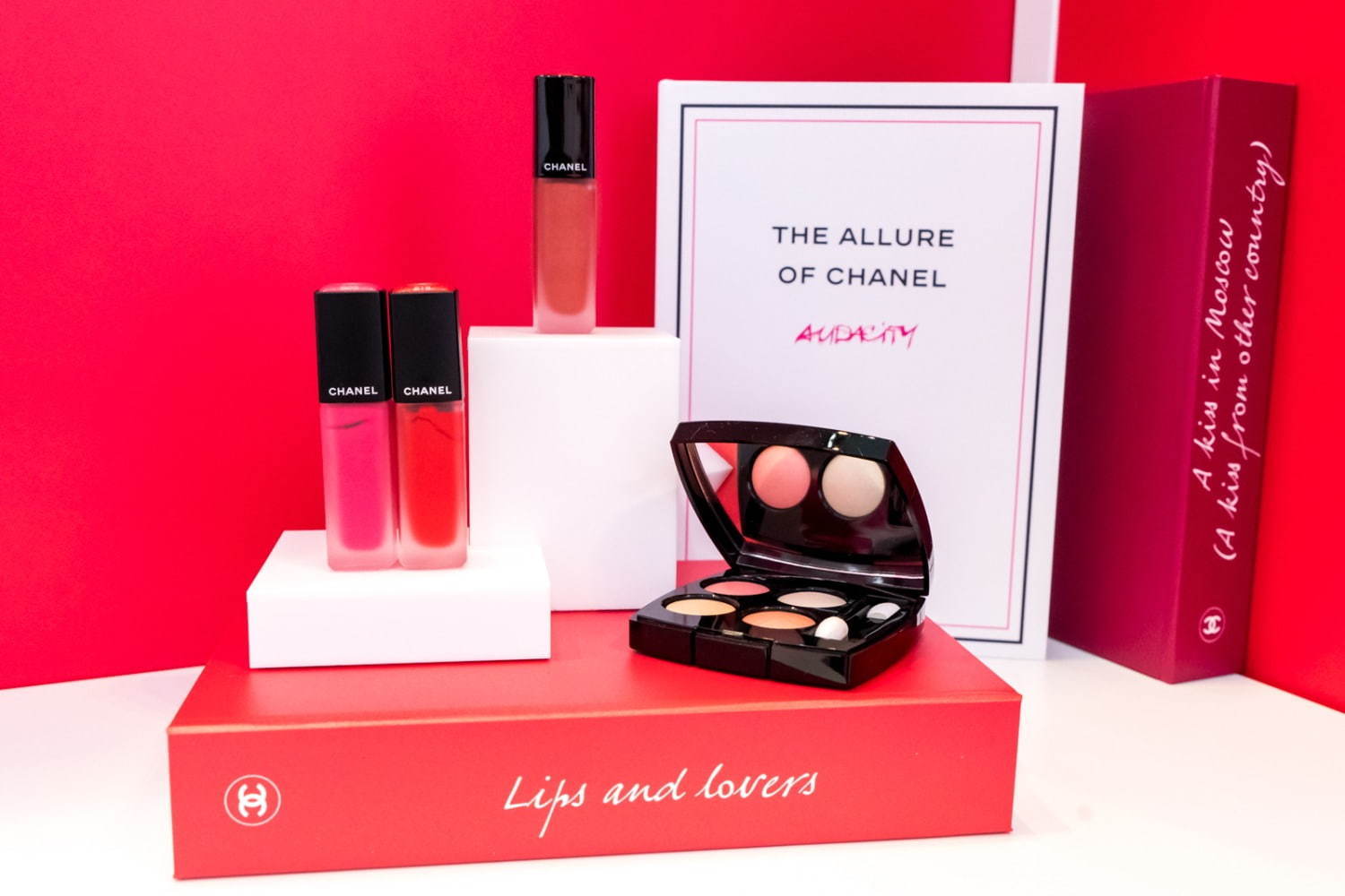 シャネル“リップ図書館”が神宮前に、新リップ「ルージュ アリュール