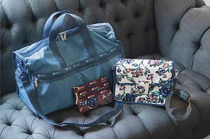 レスポートサックとスタイリスト大草直子コラボ“モダンな花柄”バッグや